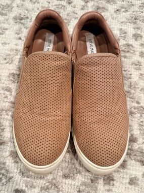 Steve Madden tan slip on Whilma sneakers